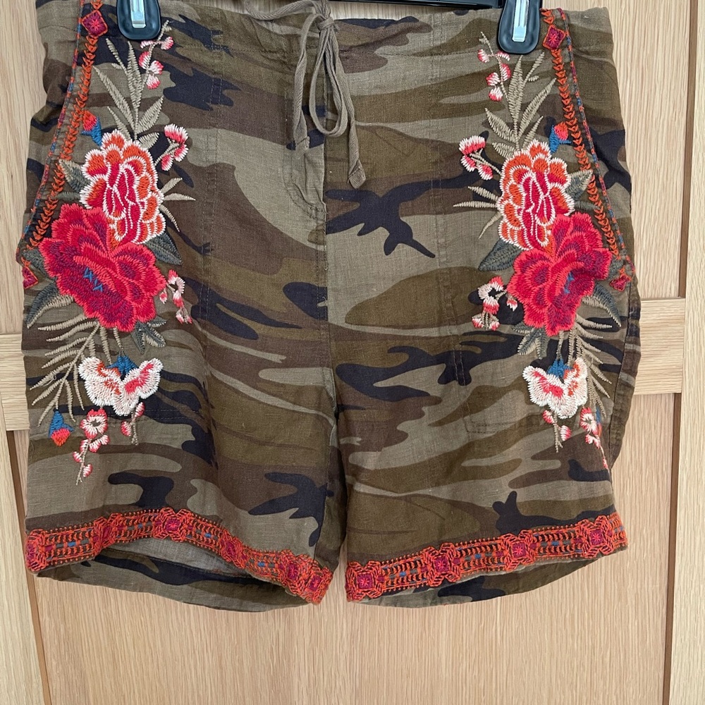 Johnny Was Women’s Linen Shorts with Floral Embroidery
